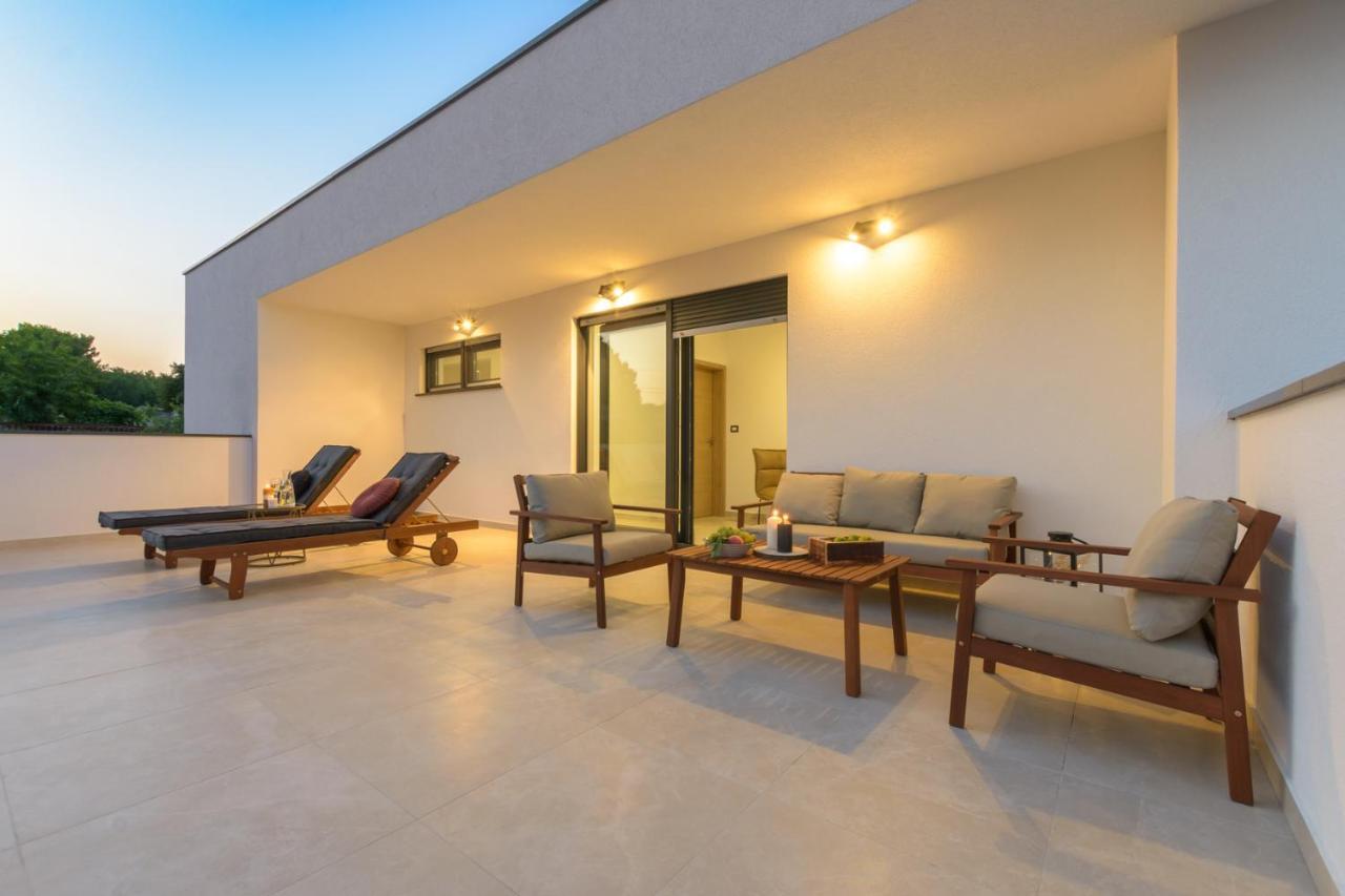 Hana Villa Pola